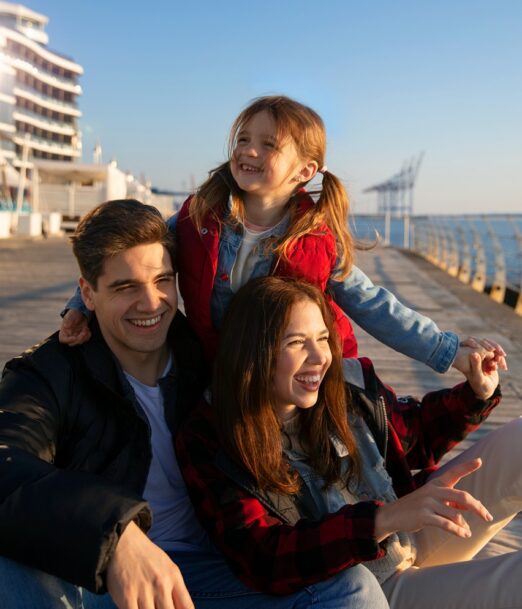 front-view-family-hanging-out-jetty (1)